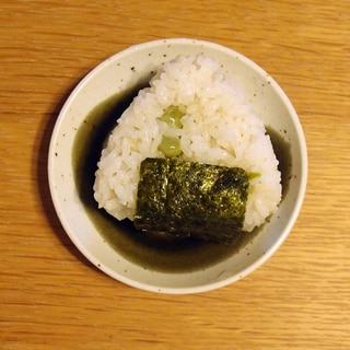 冷凍えんどう豆で☆海苔の風味が美味しいおにぎり